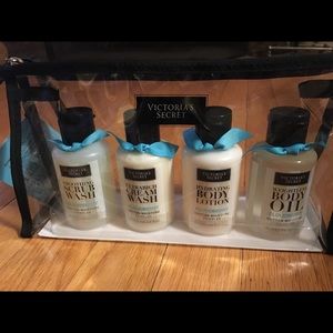 Victoria’s Secret Ultimate Moisture - Cloudberry